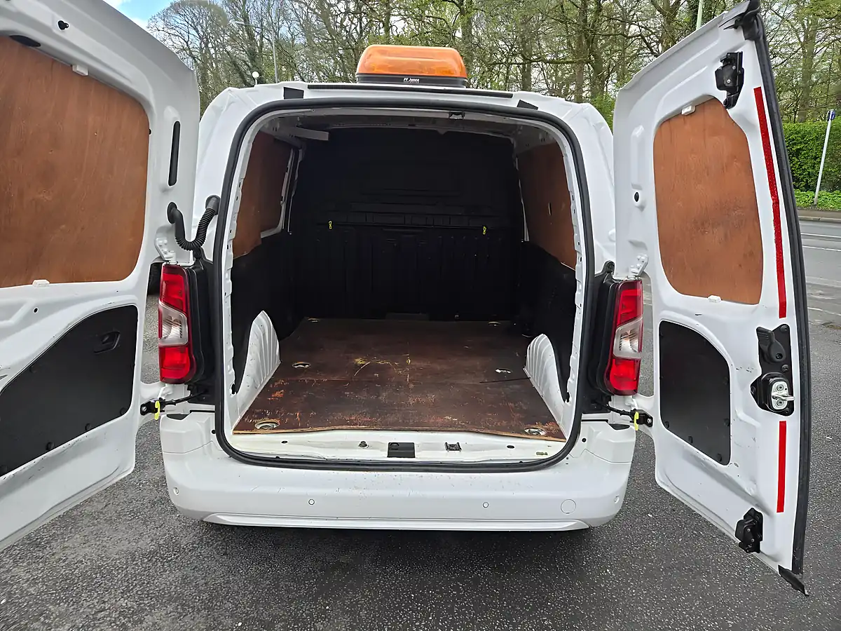 Used 2021 Vauxhall Combo Sportive White - Interior and Exterior details 11