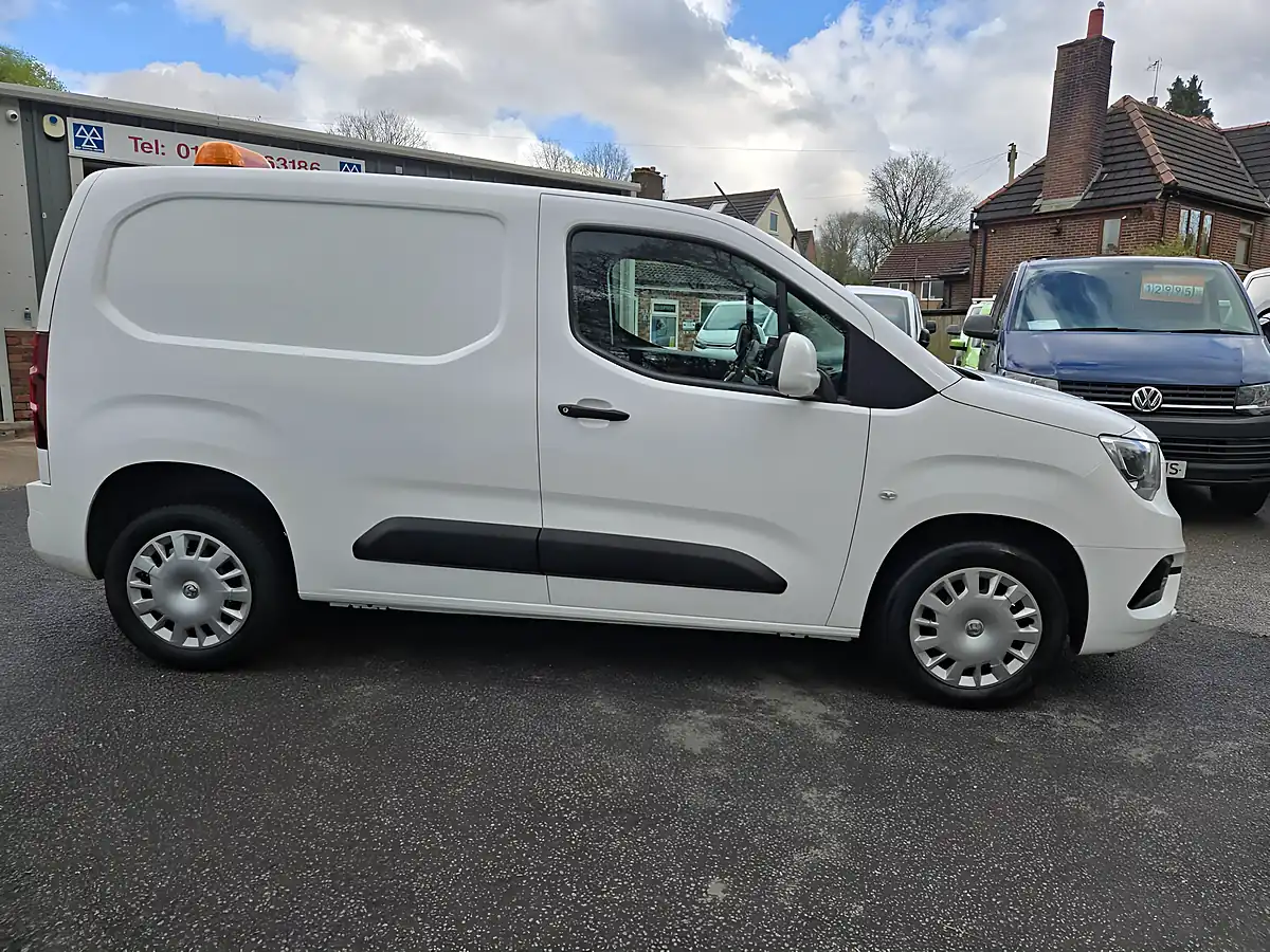 Used 2021 Vauxhall Combo Sportive White - Interior and Exterior details 13
