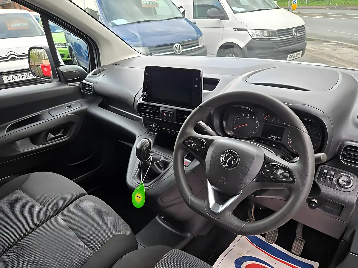 Used 2021 Vauxhall Combo Sportive White - Interior and Exterior details 16
