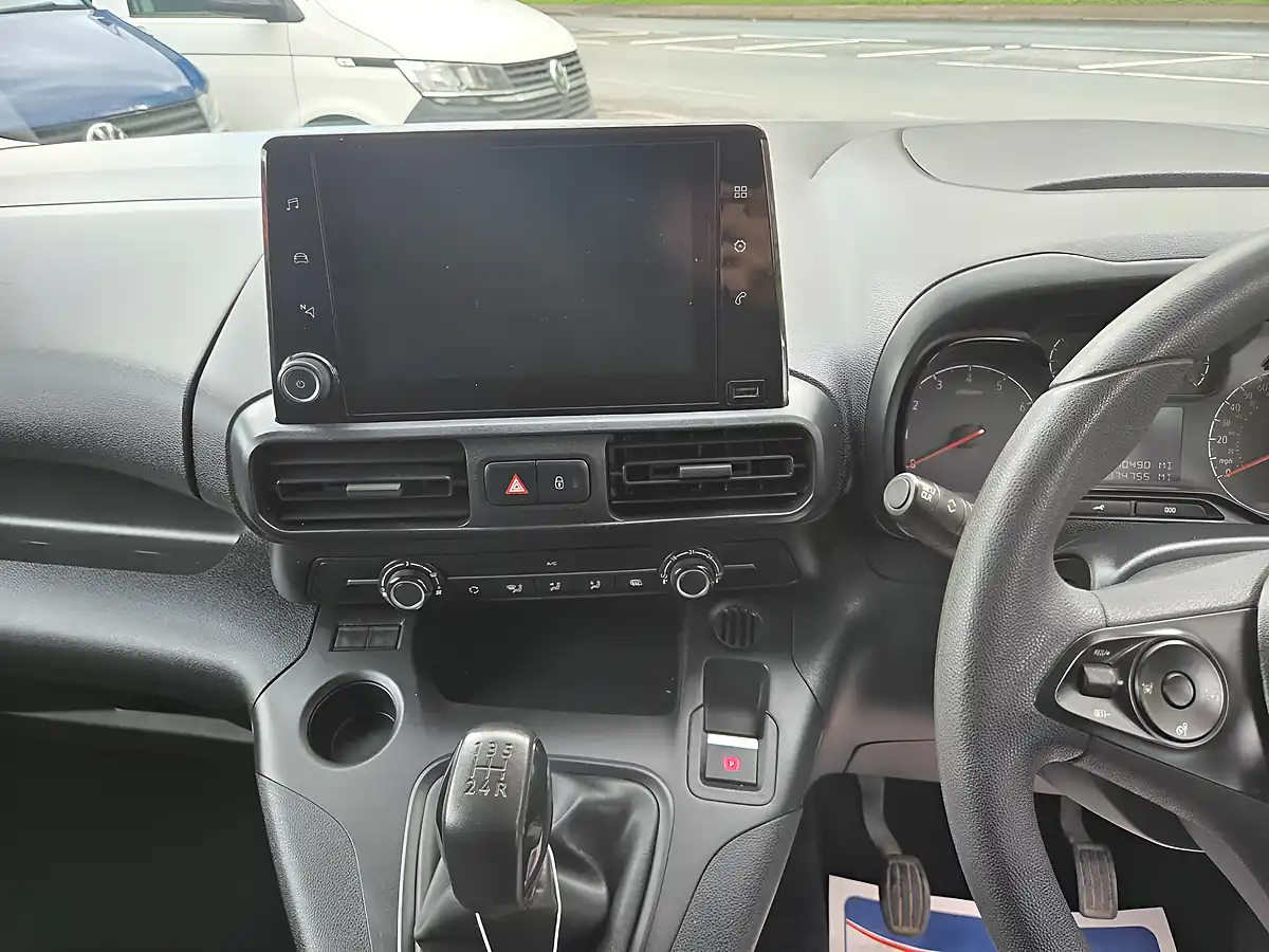Used 2021 Vauxhall Combo Sportive White - Interior and Exterior details 17