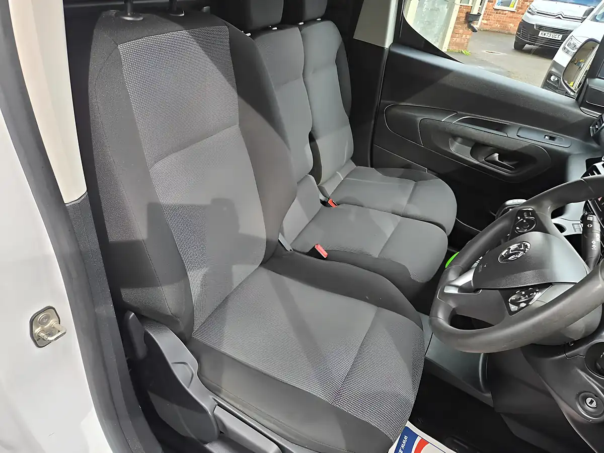 Used 2021 Vauxhall Combo Sportive White - Interior and Exterior details 18