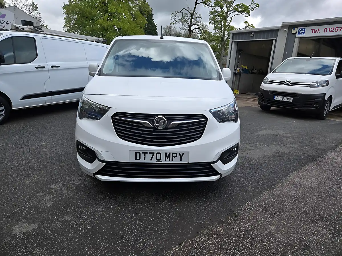 Used 2021 Vauxhall Combo Sportive White - Interior and Exterior details 2