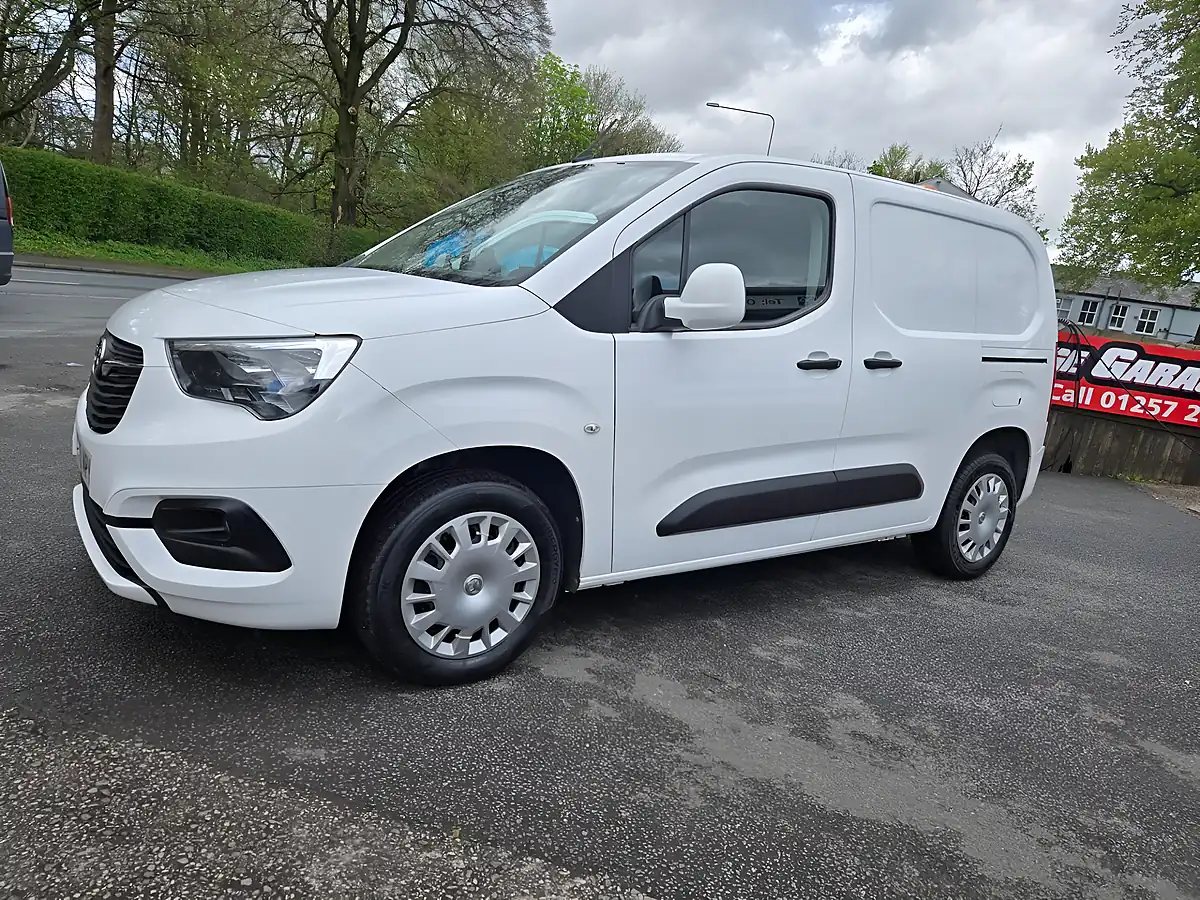 Used 2021 Vauxhall Combo Sportive White - Interior and Exterior details 3