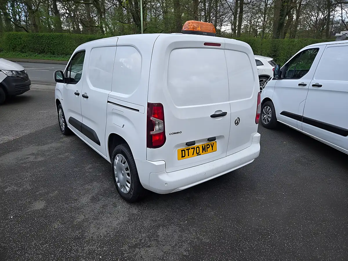 Used 2021 Vauxhall Combo Sportive White - Interior and Exterior details 9
