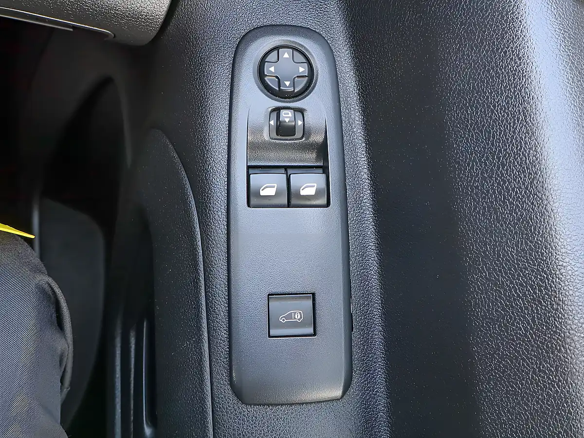 Used 2021 Vauxhall Combo Sportive White - Interior and Exterior details 5