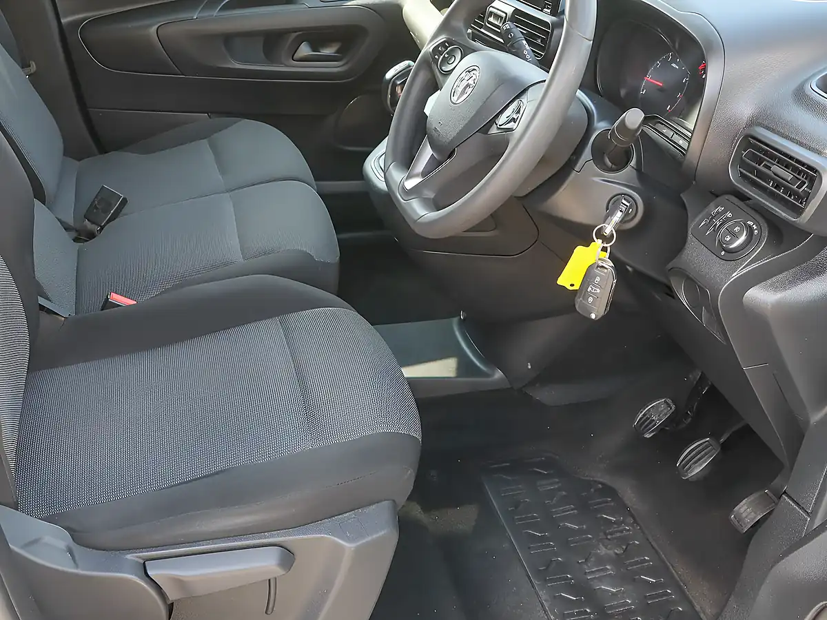 Used 2021 Vauxhall Combo Sportive White - Interior and Exterior details 7
