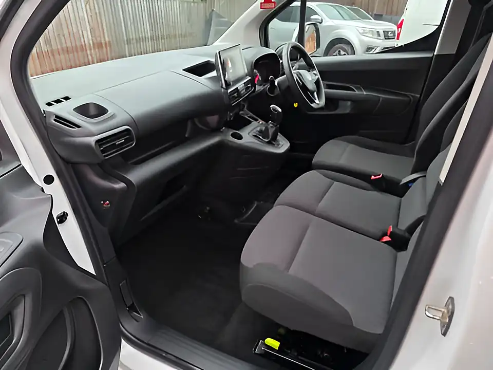 Used 2021 Vauxhall Combo Sportive White - Interior and Exterior details 14