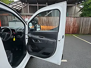 Used 2021 Vauxhall Combo Sportive White - Interior and Exterior details 17