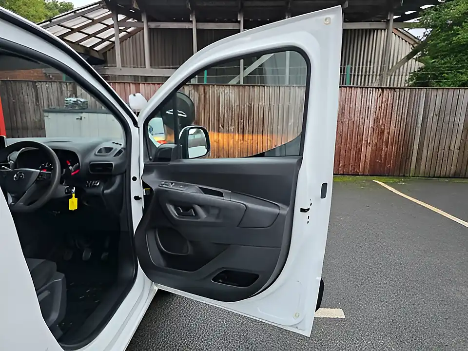 Used 2021 Vauxhall Combo Sportive White - Interior and Exterior details 17