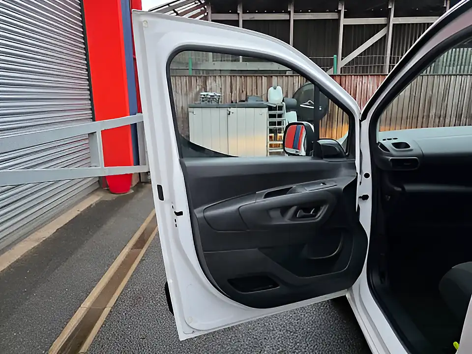 Used 2021 Vauxhall Combo Sportive White - Interior and Exterior details 18