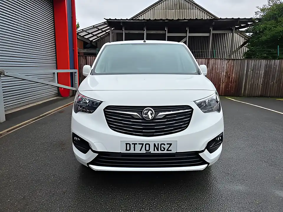 Used 2021 Vauxhall Combo Sportive White - Interior and Exterior details 2