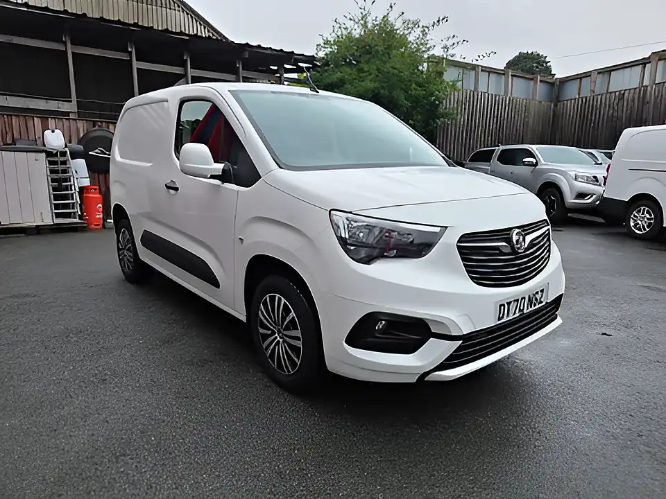 Used 2021 Vauxhall Combo Sportive White - Interior and Exterior details 3