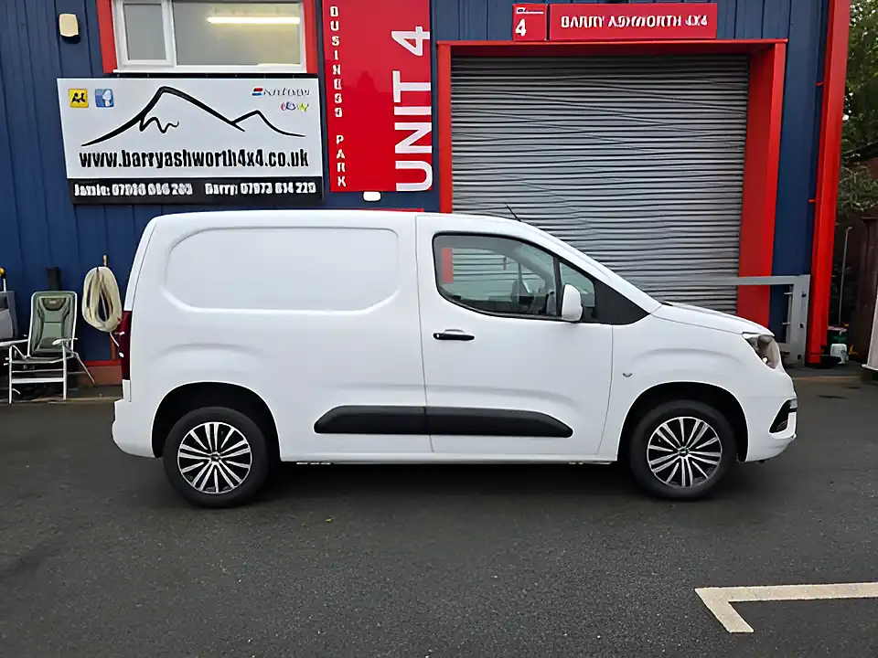 Used 2021 Vauxhall Combo Sportive White - Interior and Exterior details 4