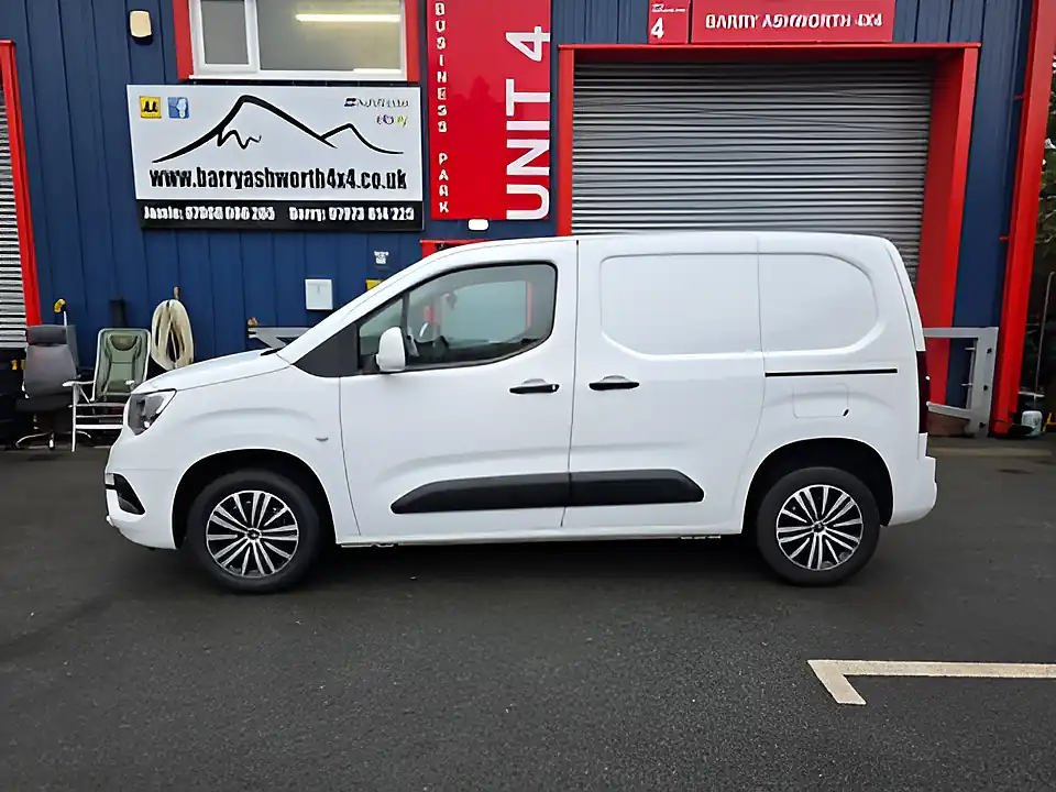 Used 2021 Vauxhall Combo Sportive White - Interior and Exterior details 5