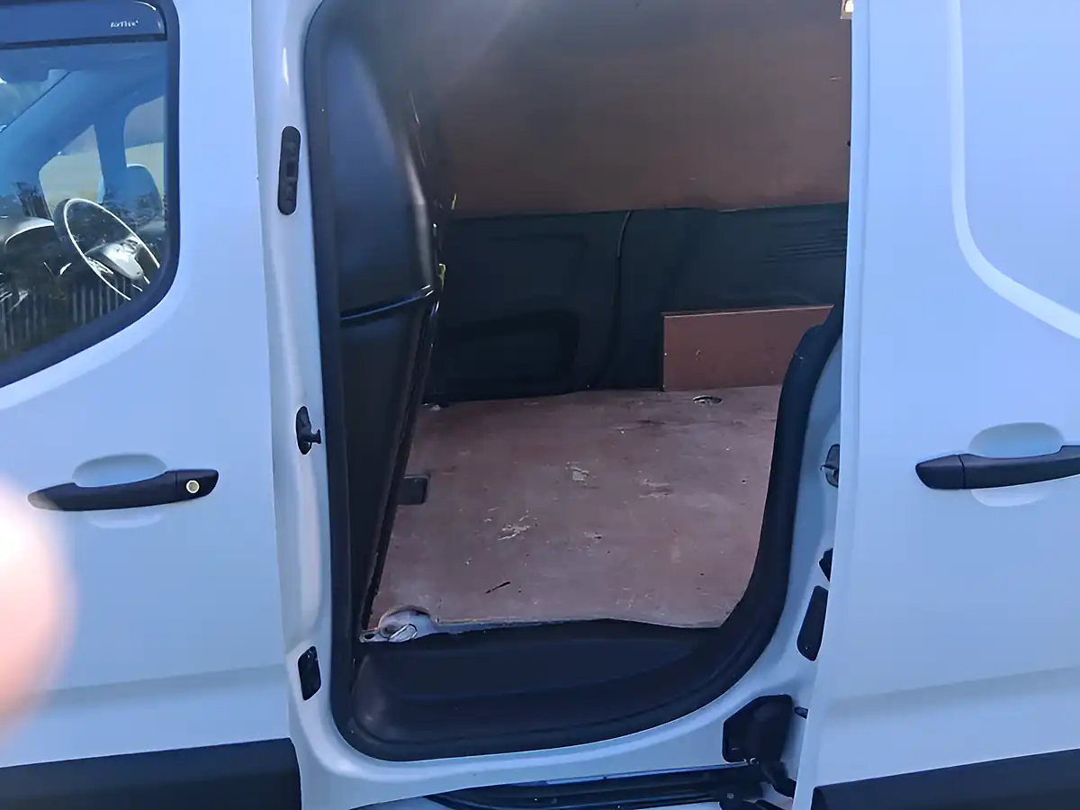 Used 2021 Vauxhall Combo Sportive White - Interior and Exterior details 10