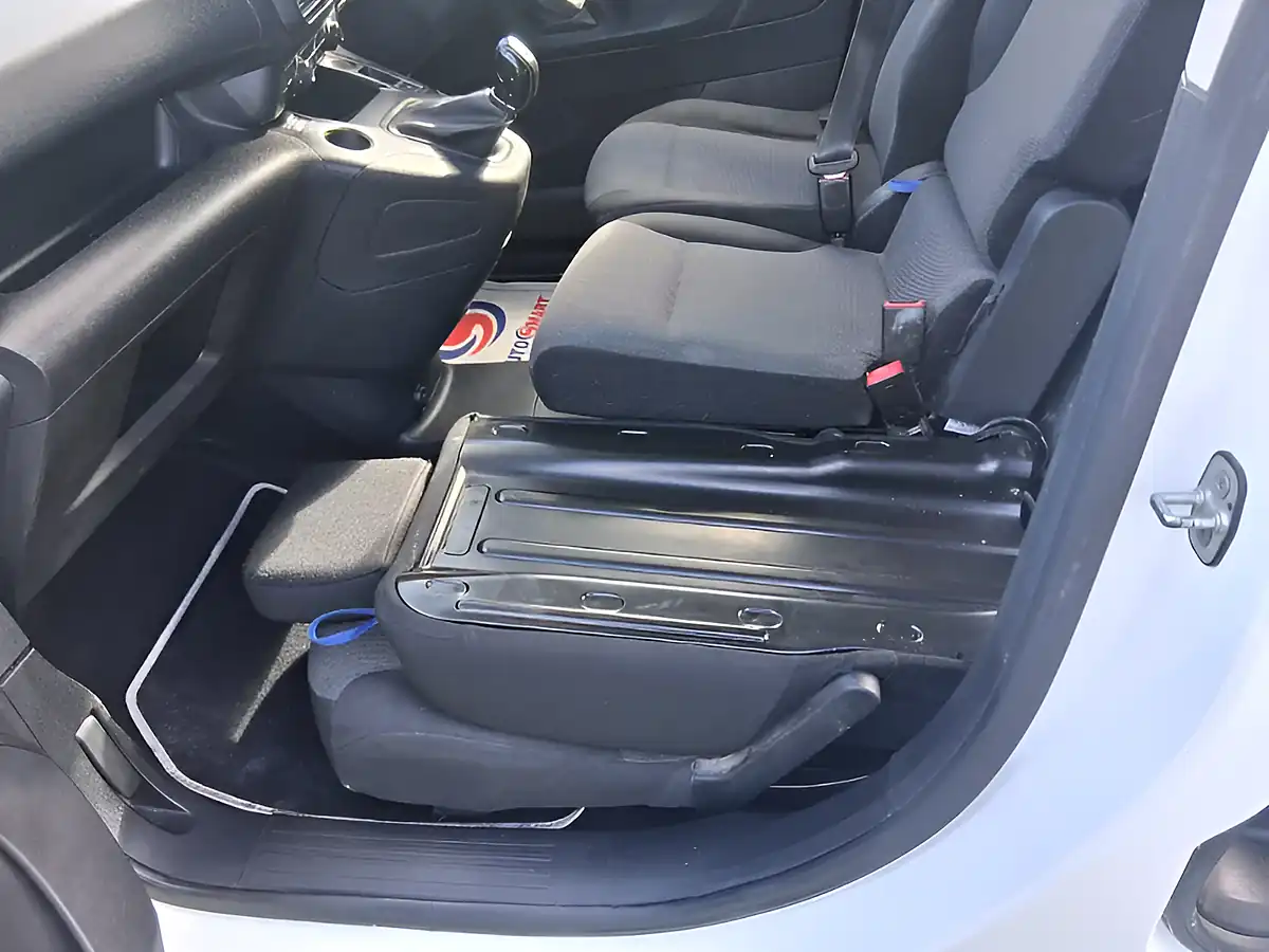 Used 2021 Vauxhall Combo Sportive White - Interior and Exterior details 12