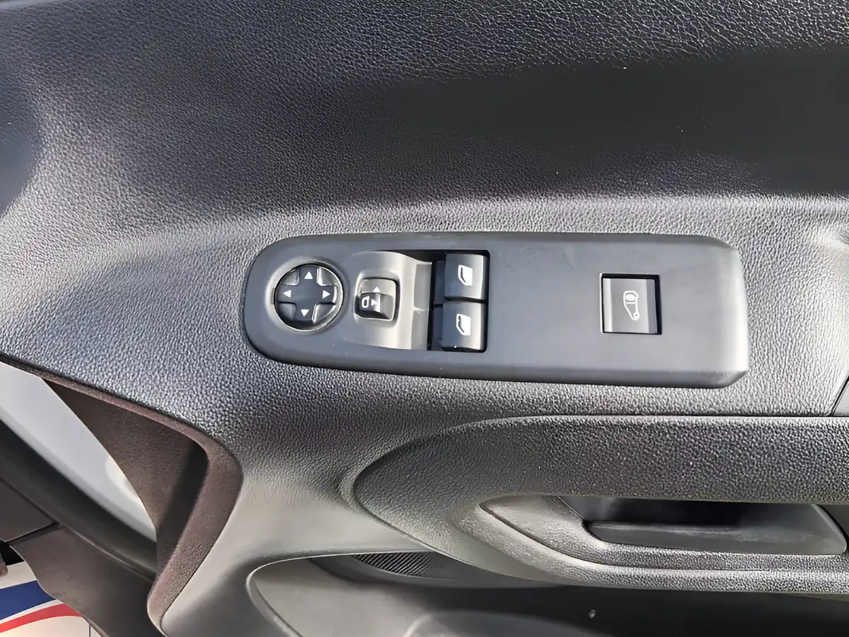 Used 2021 Vauxhall Combo Sportive White - Interior and Exterior details 18