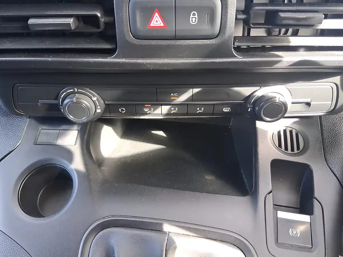 Used 2021 Vauxhall Combo Sportive White - Interior and Exterior details 19
