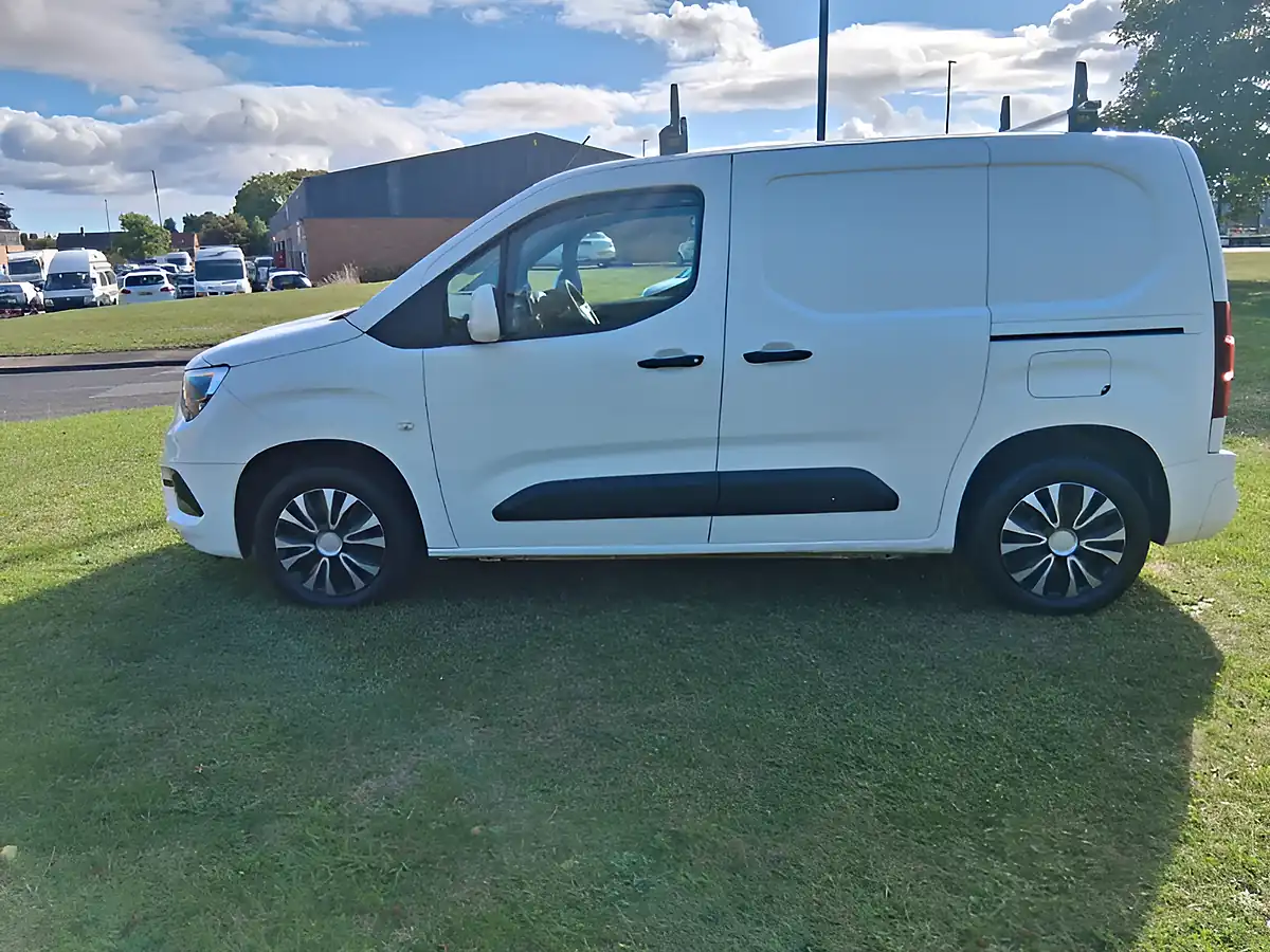 Used 2021 Vauxhall Combo Sportive White - Interior and Exterior details 2