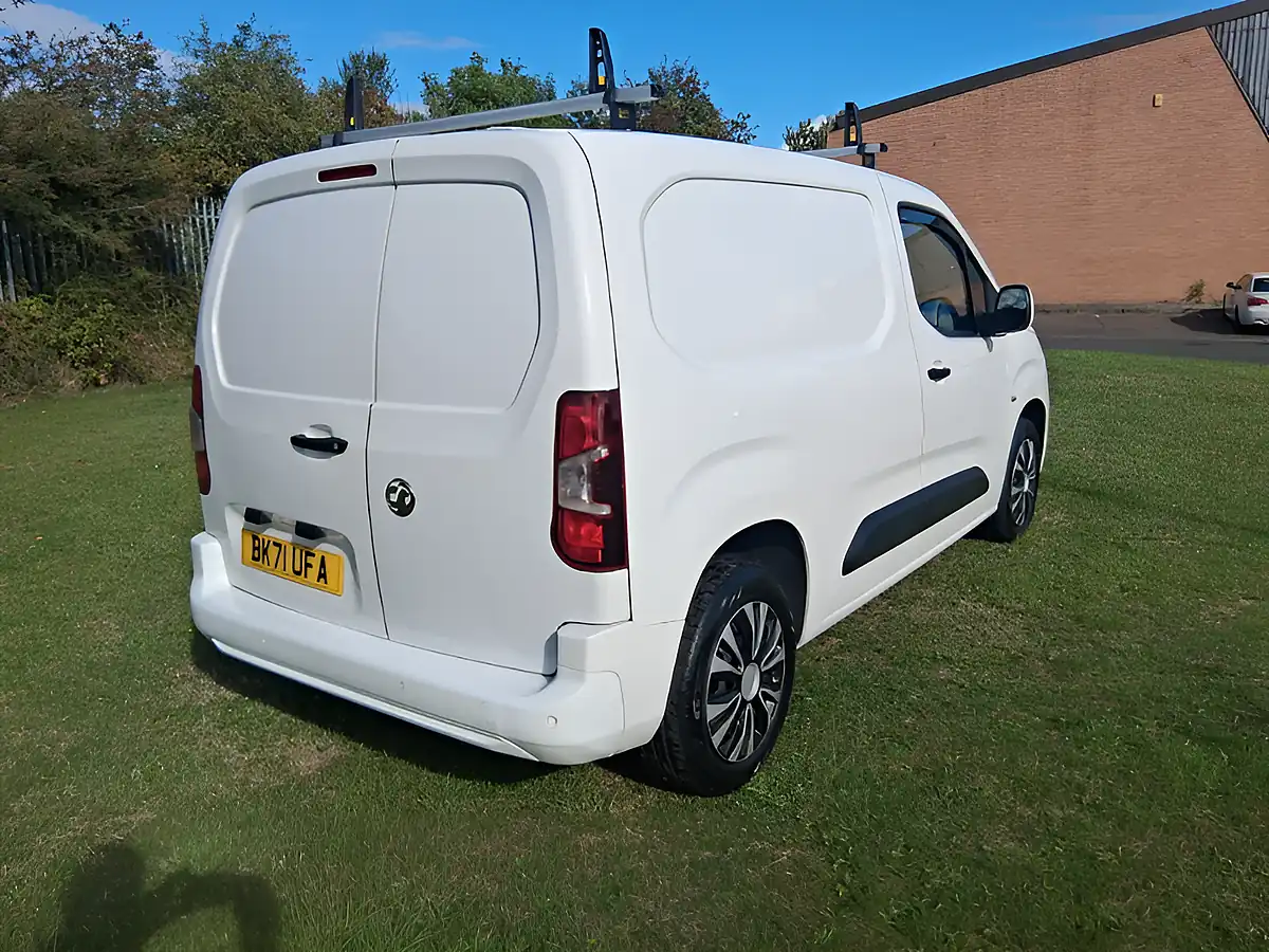Used 2021 Vauxhall Combo Sportive White - Interior and Exterior details 5