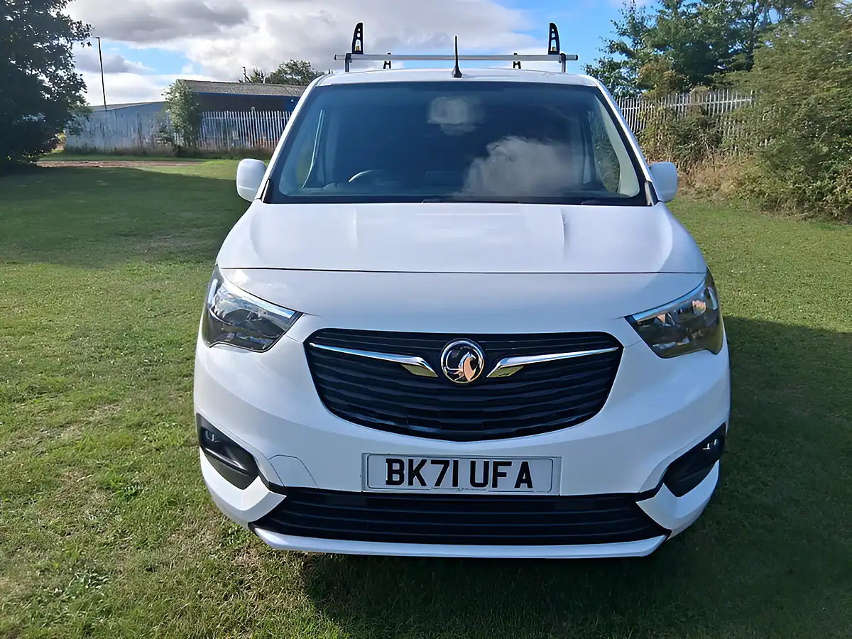 Used 2021 Vauxhall Combo Sportive White - Interior and Exterior details 8