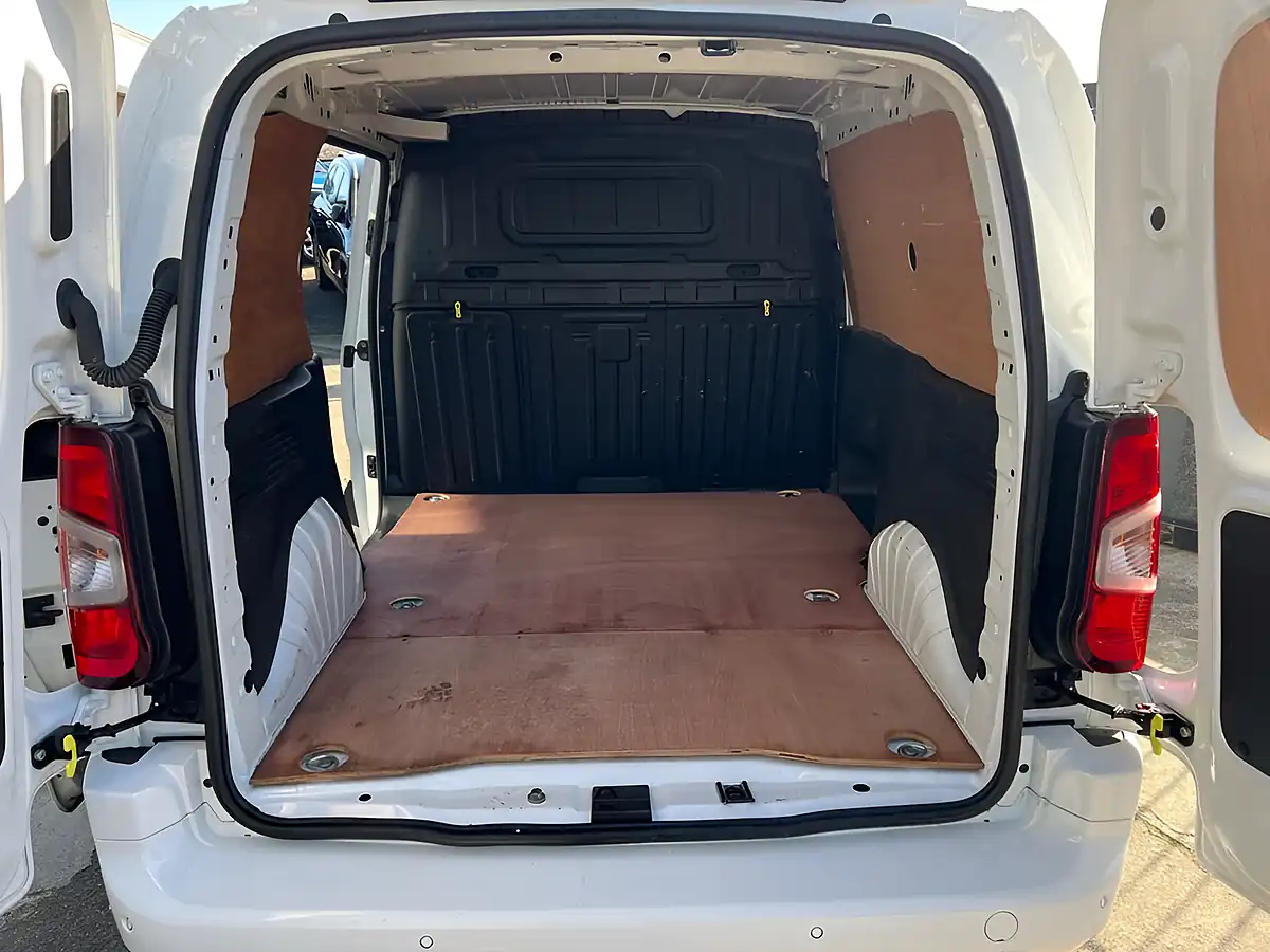 Used 2021 Vauxhall Combo Sportive White - Interior and Exterior details 10