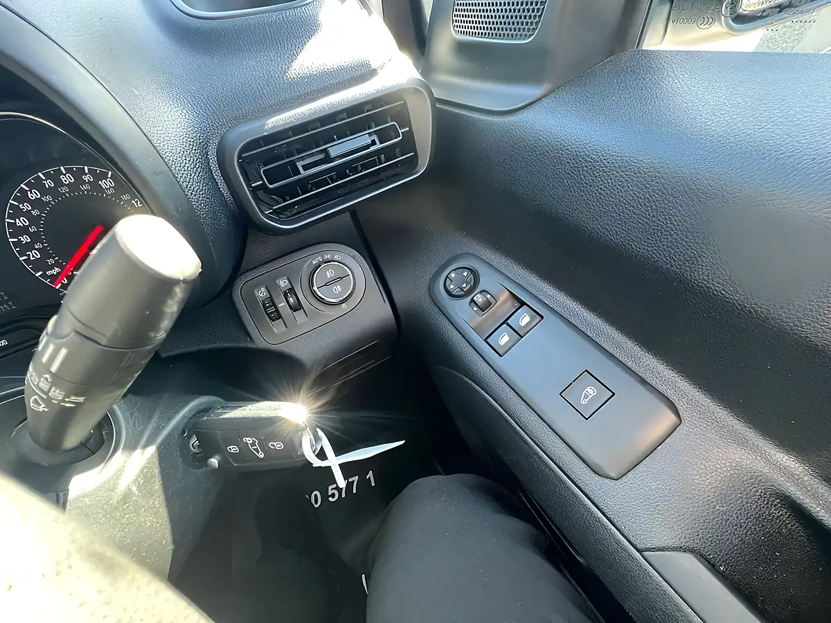 Used 2021 Vauxhall Combo Sportive White - Interior and Exterior details 16