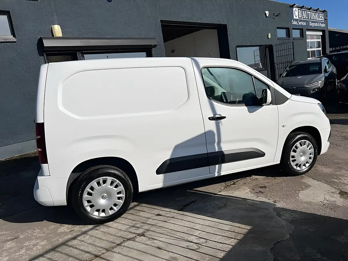 Used 2021 Vauxhall Combo Sportive White - Interior and Exterior details 3