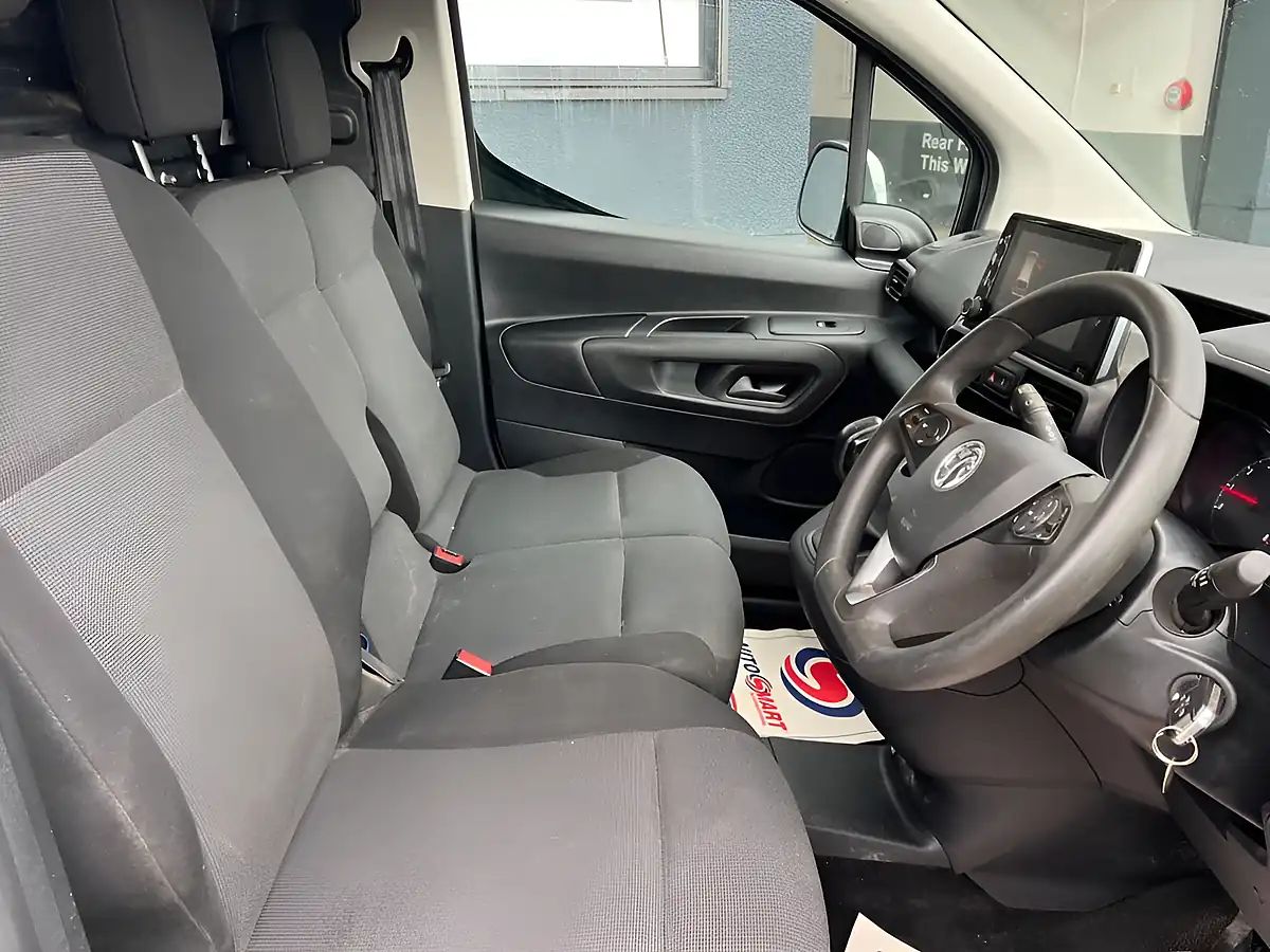 Used 2021 Vauxhall Combo Sportive White - Interior and Exterior details 12