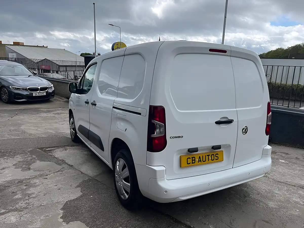 Used 2021 Vauxhall Combo Sportive White - Interior and Exterior details 5
