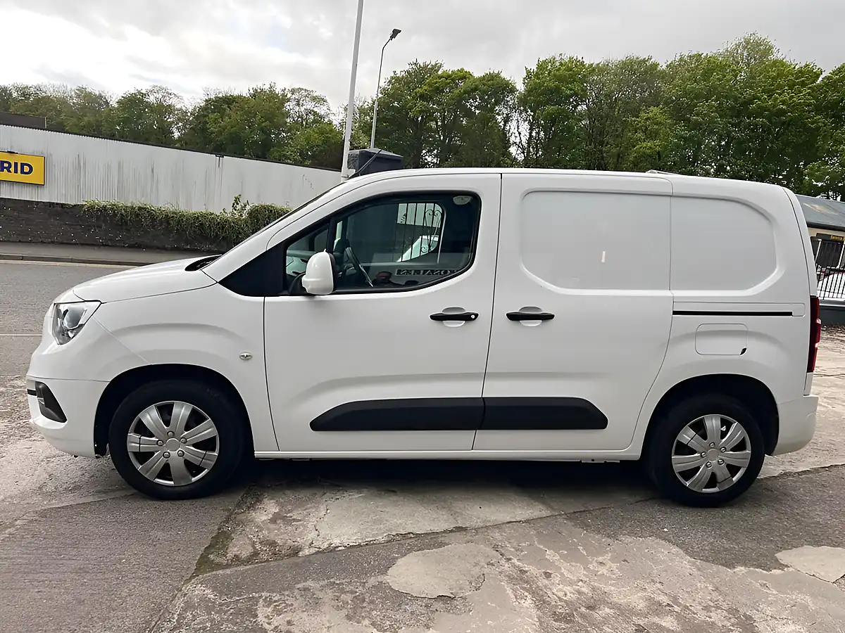 Used 2021 Vauxhall Combo Sportive White - Interior and Exterior details 6