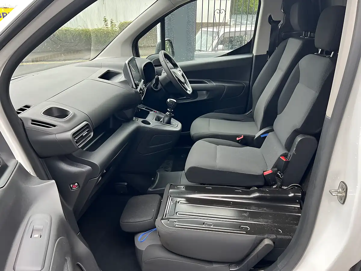 Used 2021 Vauxhall Combo Sportive White - Interior and Exterior details 13