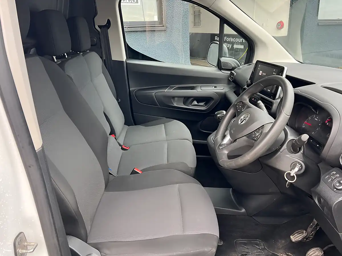 Used 2021 Vauxhall Combo Sportive White - Interior and Exterior details 16