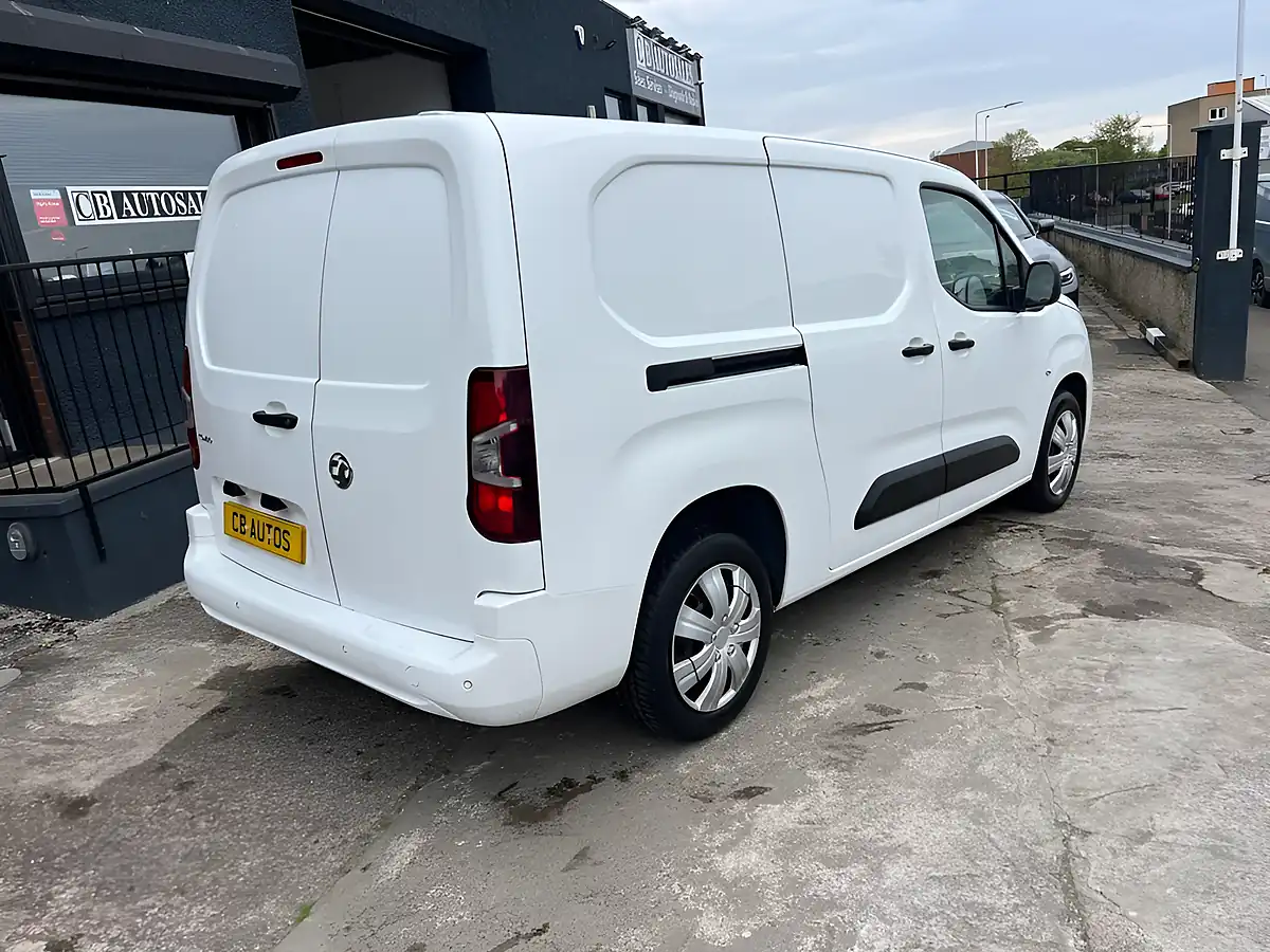 Used 2021 Vauxhall Combo Sportive White - Interior and Exterior details 4