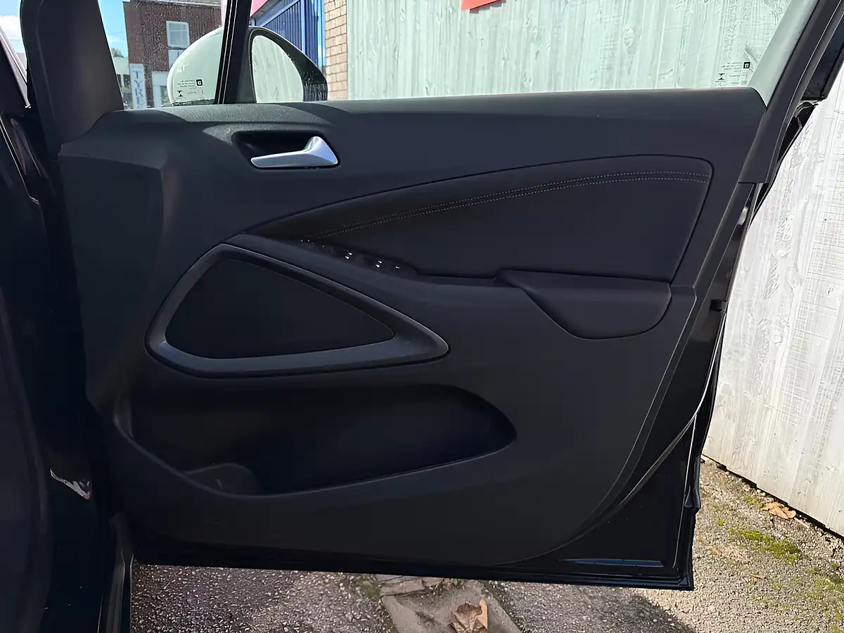 Used 2021 Vauxhall Crossland Elite Black - Interior and Exterior details 17