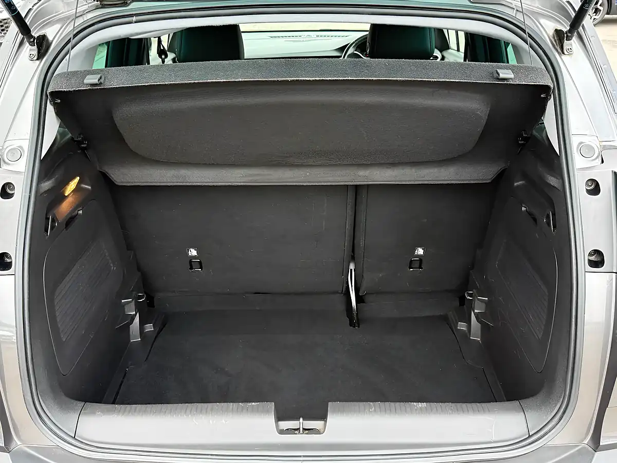 Used 2021 Vauxhall Crossland Elite Nav Moonstone Grey - Interior and Exterior details 15