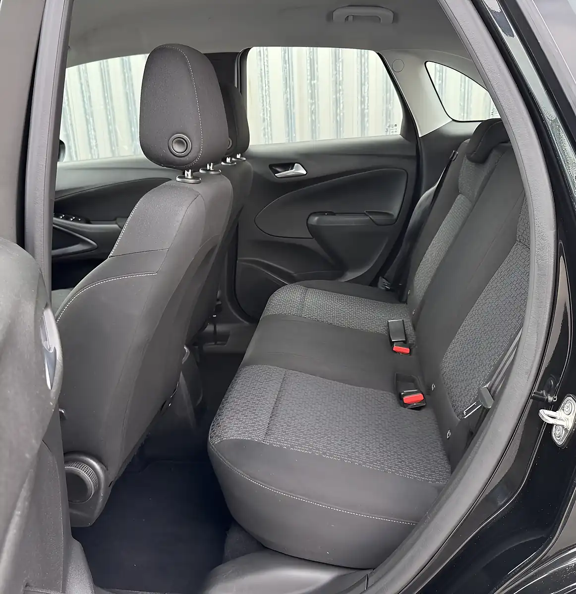 Used 2021 Vauxhall Crossland Se Black - Interior and Exterior details 11