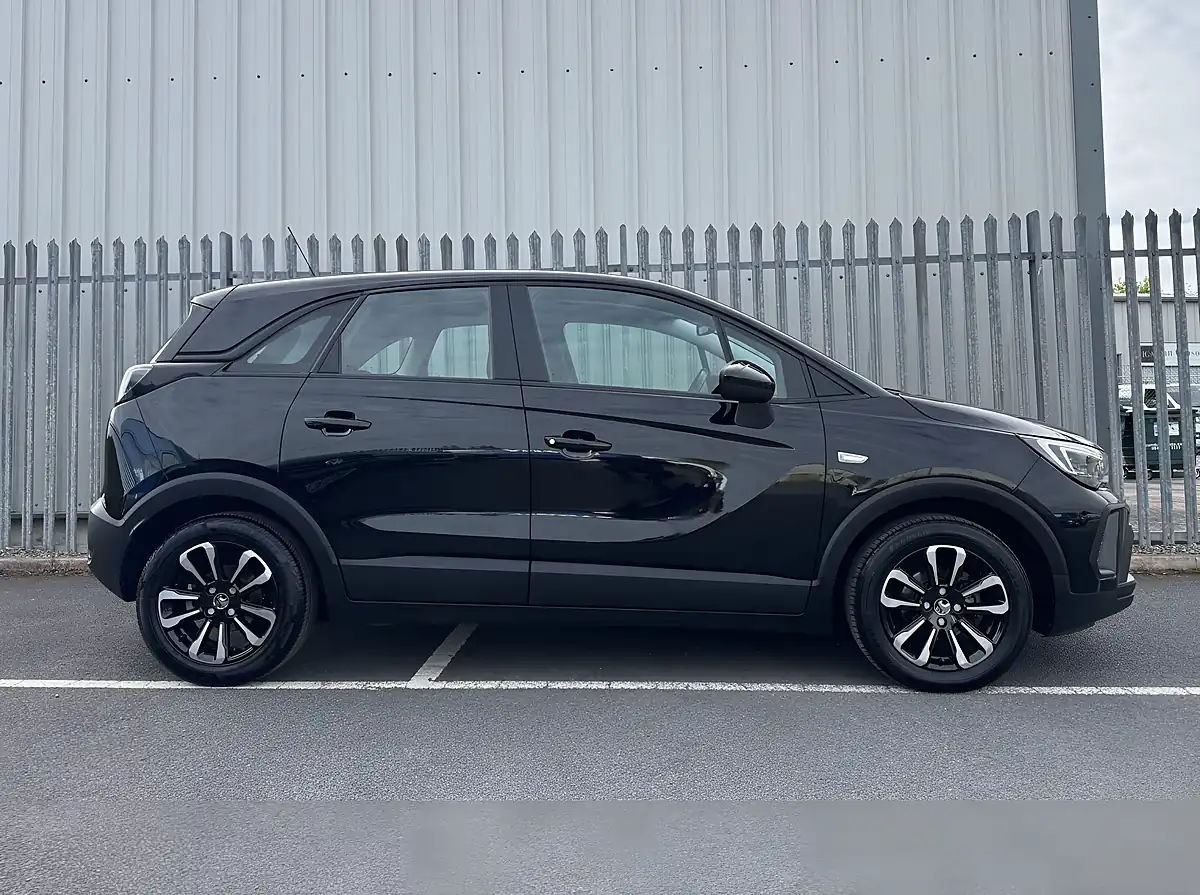 Used 2021 Vauxhall Crossland Se Black - Interior and Exterior details 7