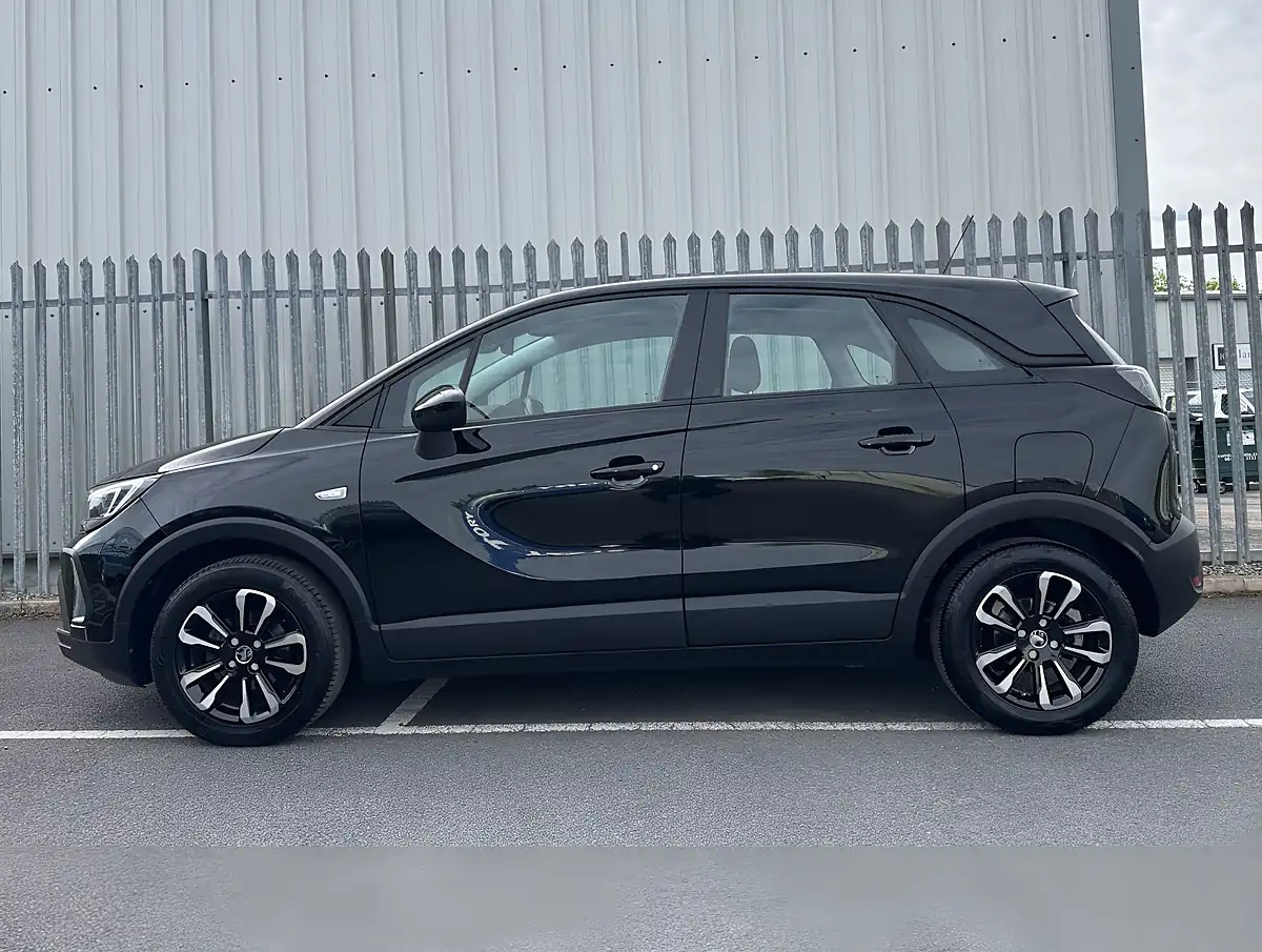 Used 2021 Vauxhall Crossland Se Black - Interior and Exterior details 8