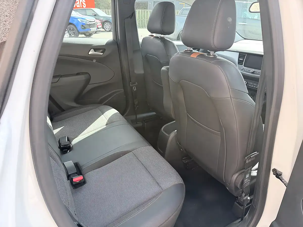 Used 2021 Vauxhall Crossland Se Nav Premium White - Interior and Exterior details 13