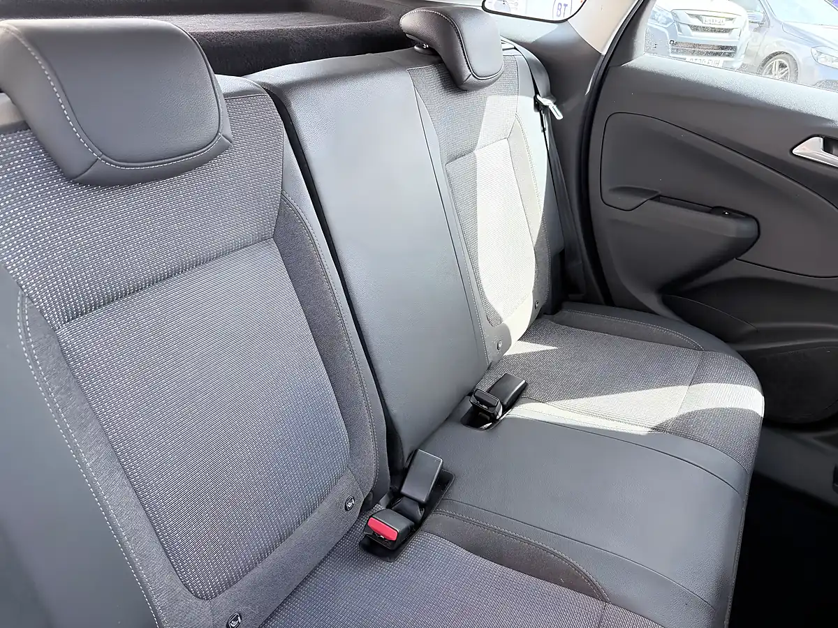 Used 2021 Vauxhall Crossland Se Nav Premium White - Interior and Exterior details 14