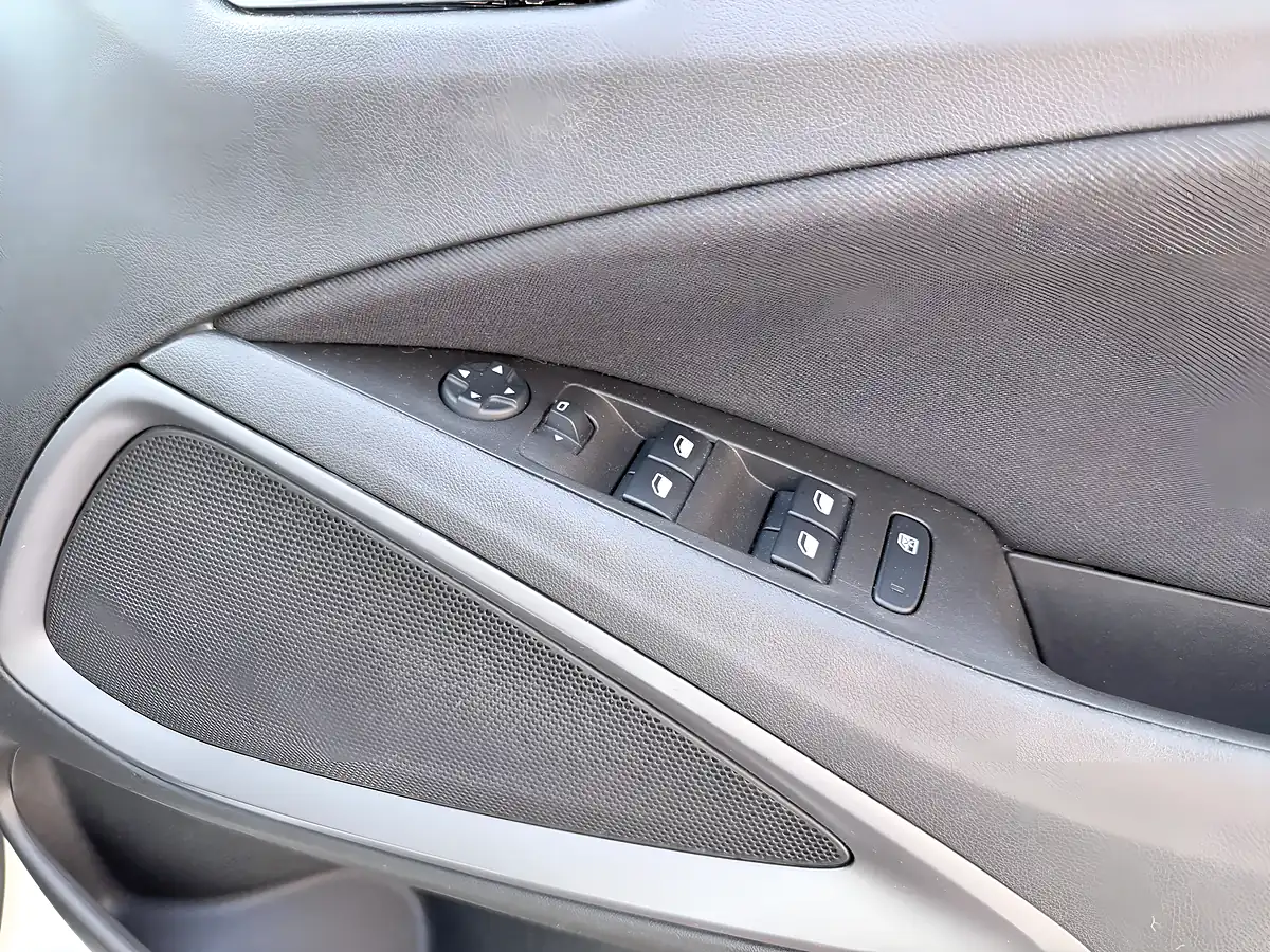 Used 2021 Vauxhall Crossland Se Nav Premium White - Interior and Exterior details 16