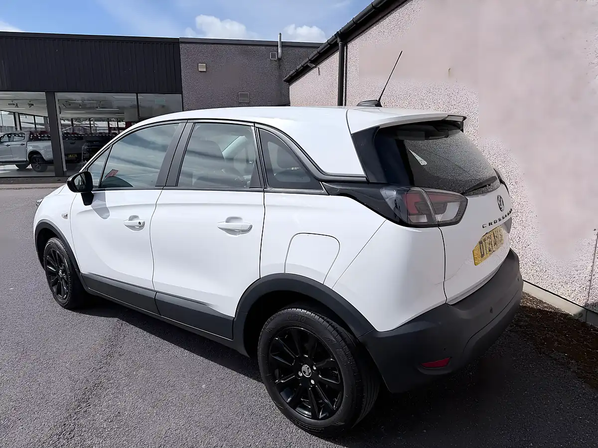 Used 2021 Vauxhall Crossland Se Nav Premium White - Interior and Exterior details 7