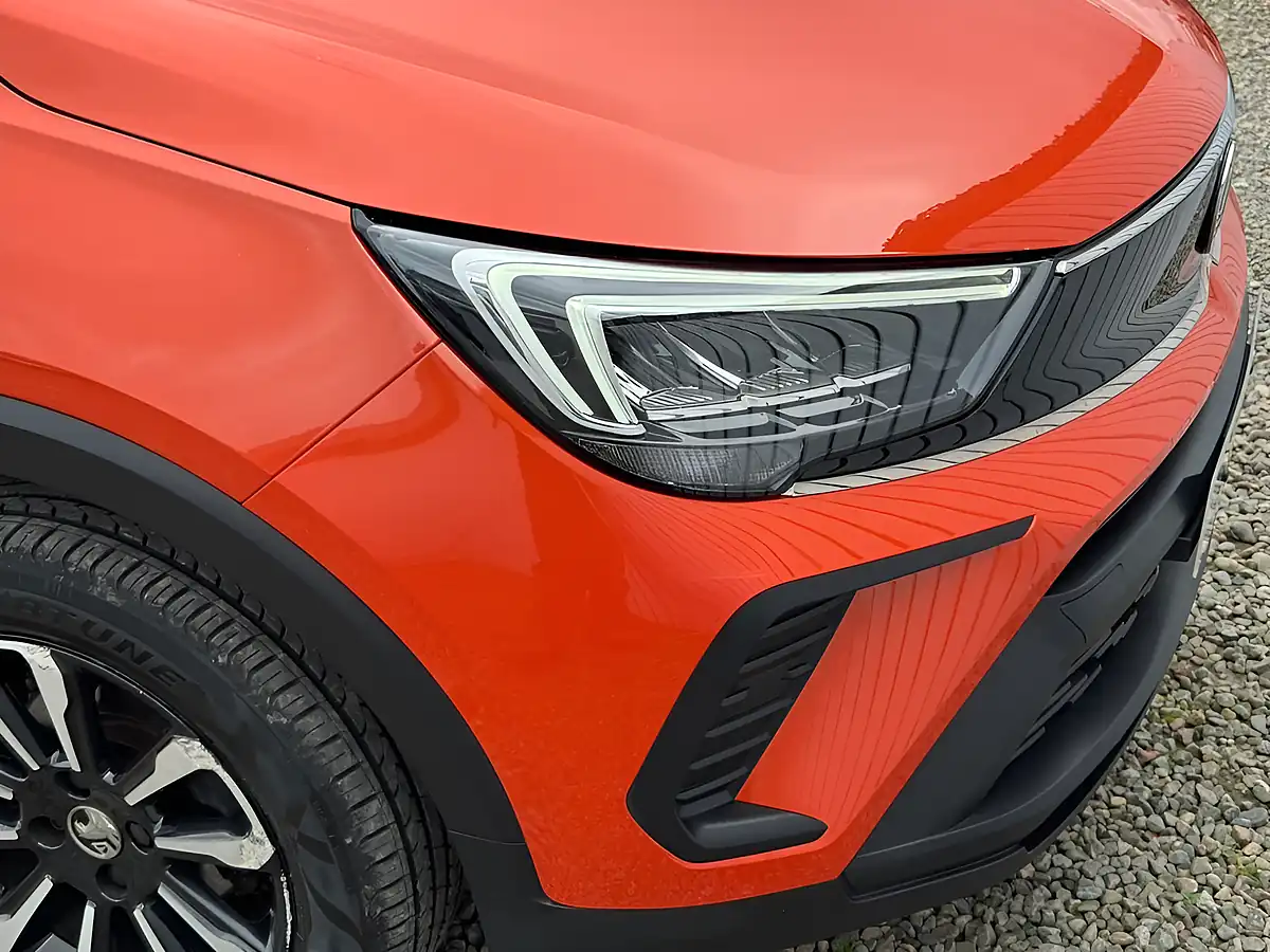 Used 2021 Vauxhall Crossland Se Orange - Interior and Exterior details 11