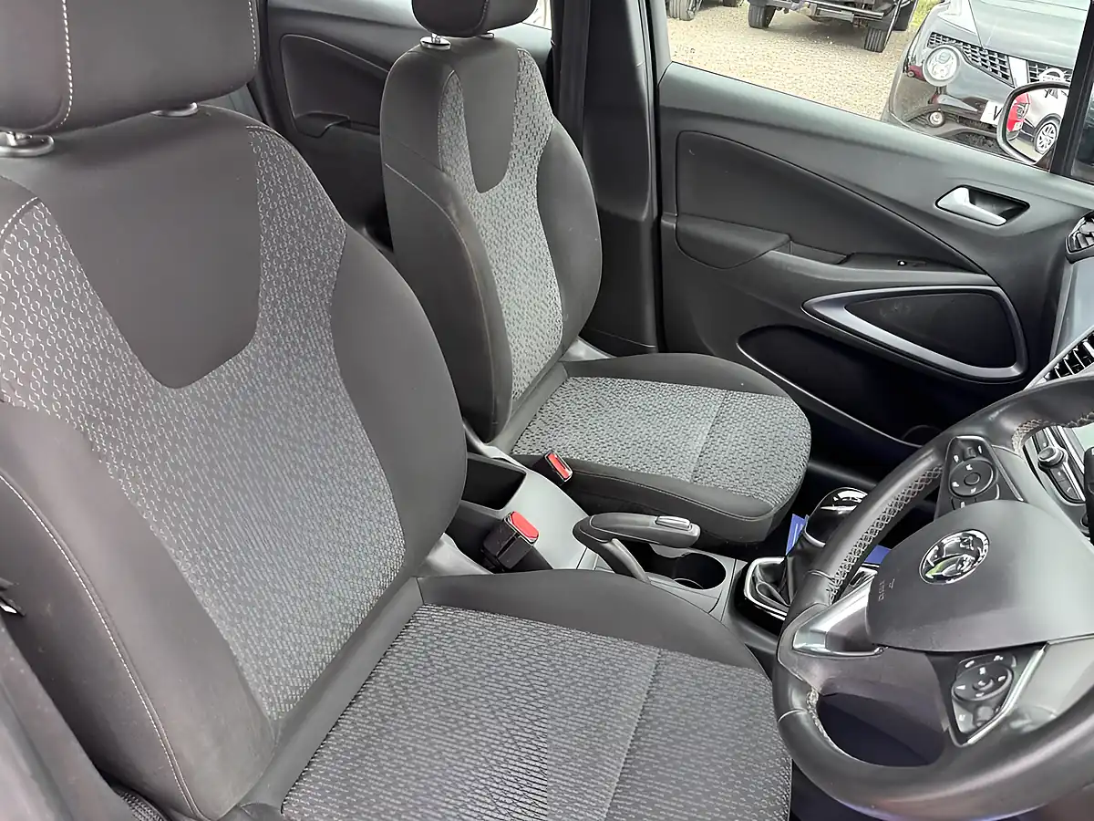 Used 2021 Vauxhall Crossland Se Orange - Interior and Exterior details 16