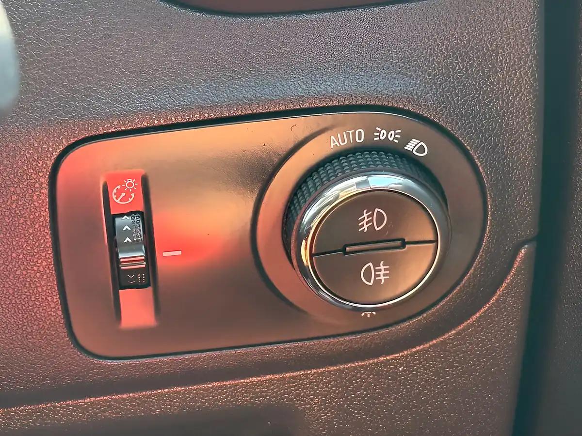 Used 2021 Vauxhall Crossland Sri Nav Grey - Interior and Exterior details 18