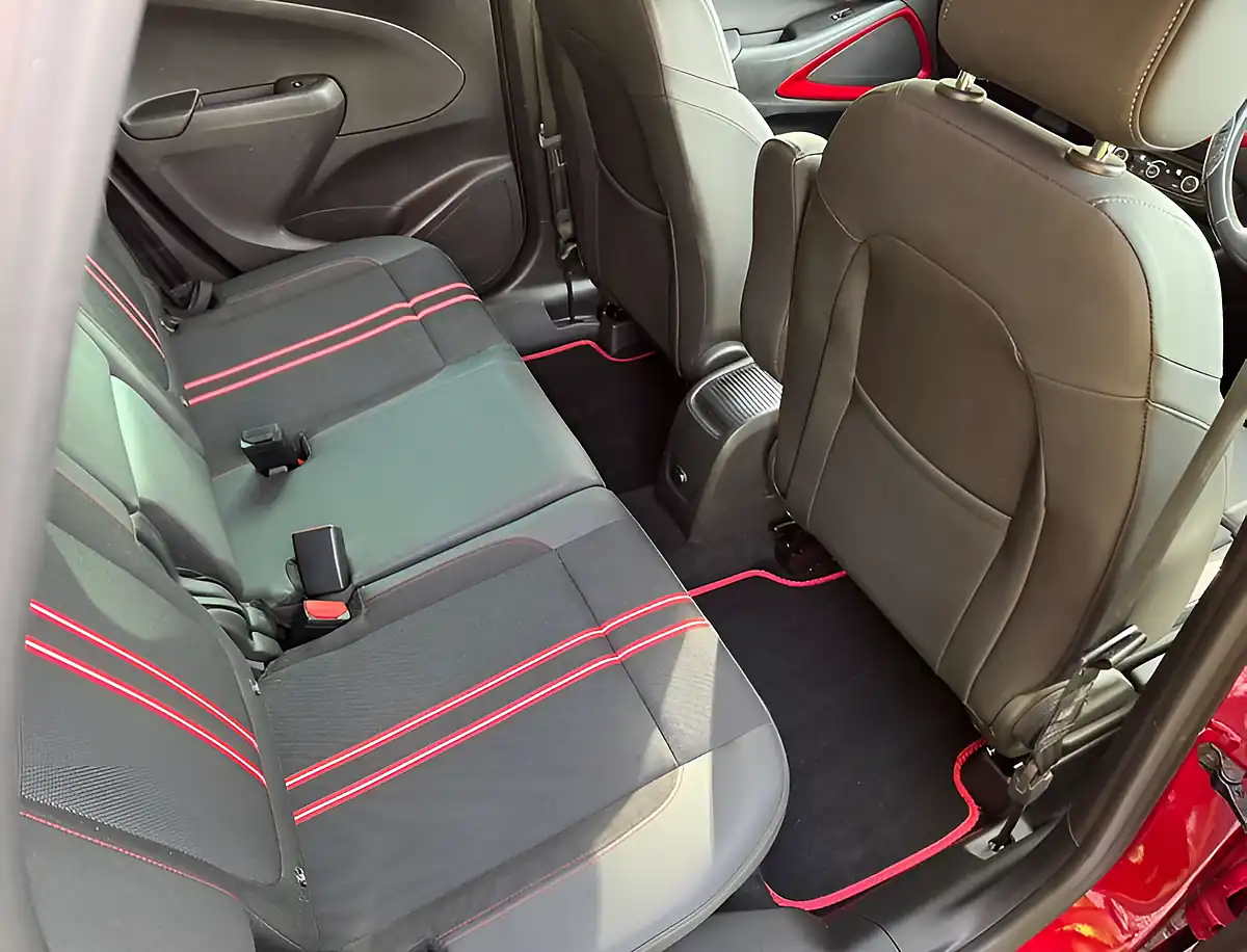 Used 2021 Vauxhall Crossland Sri Nav T Red - Interior and Exterior details 17