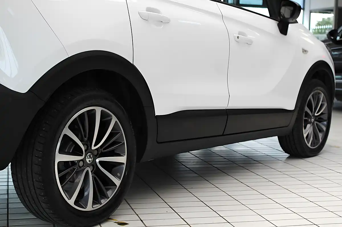 Used 2021 Vauxhall Crossland X Elite Summit White - Interior and Exterior details 13