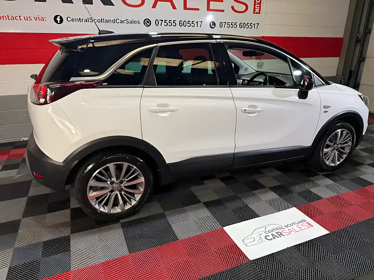 Used 2021 Vauxhall Crossland X Griffin White - Interior and Exterior details 4