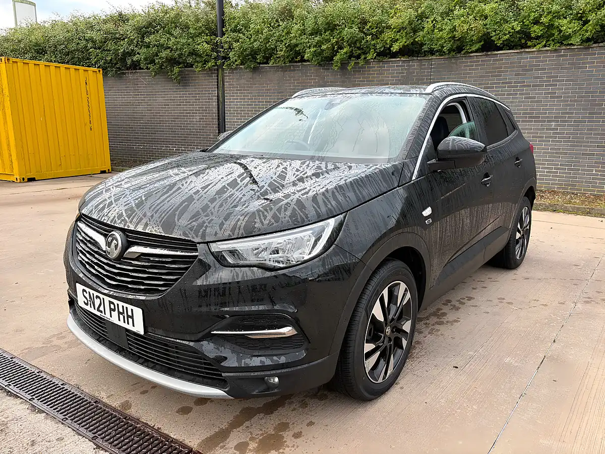 Used 2021 Vauxhall Grandland X Griffin Edition Black - Front View